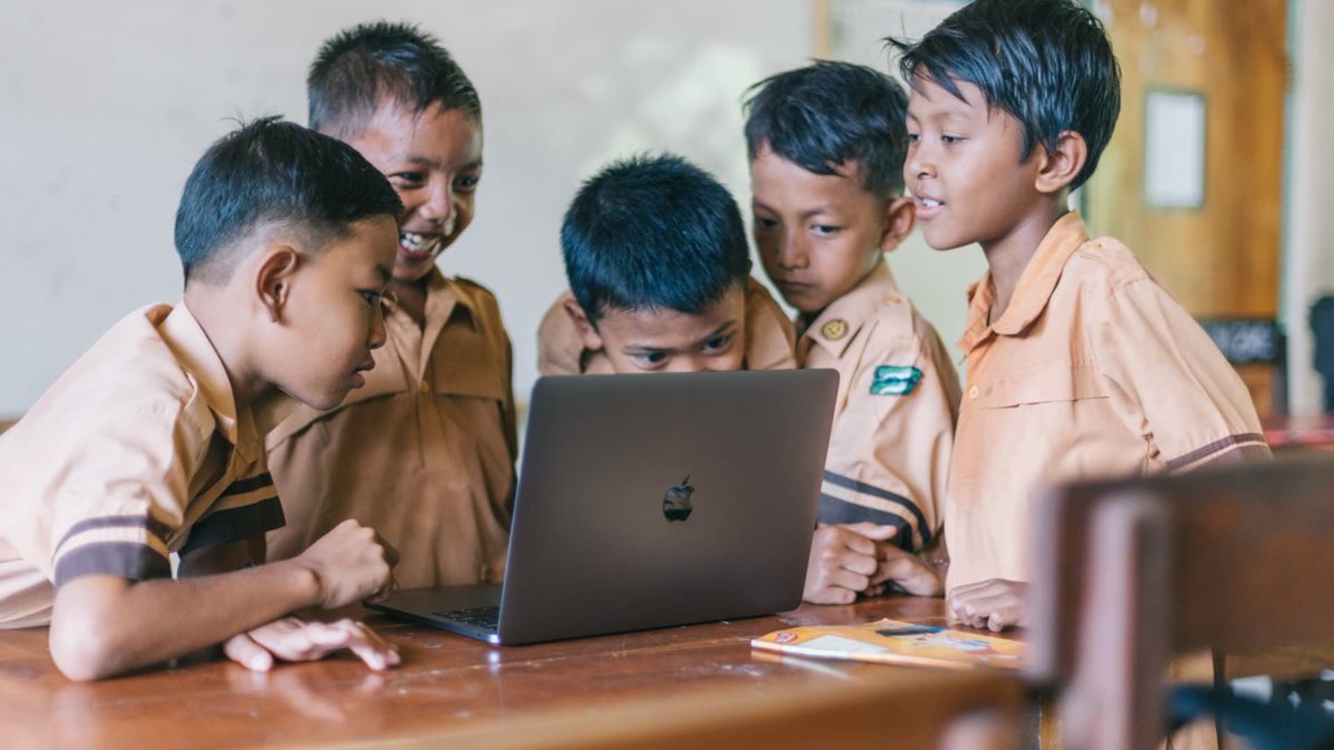 Selamat Datang di SMK Uji MSDJGAL0